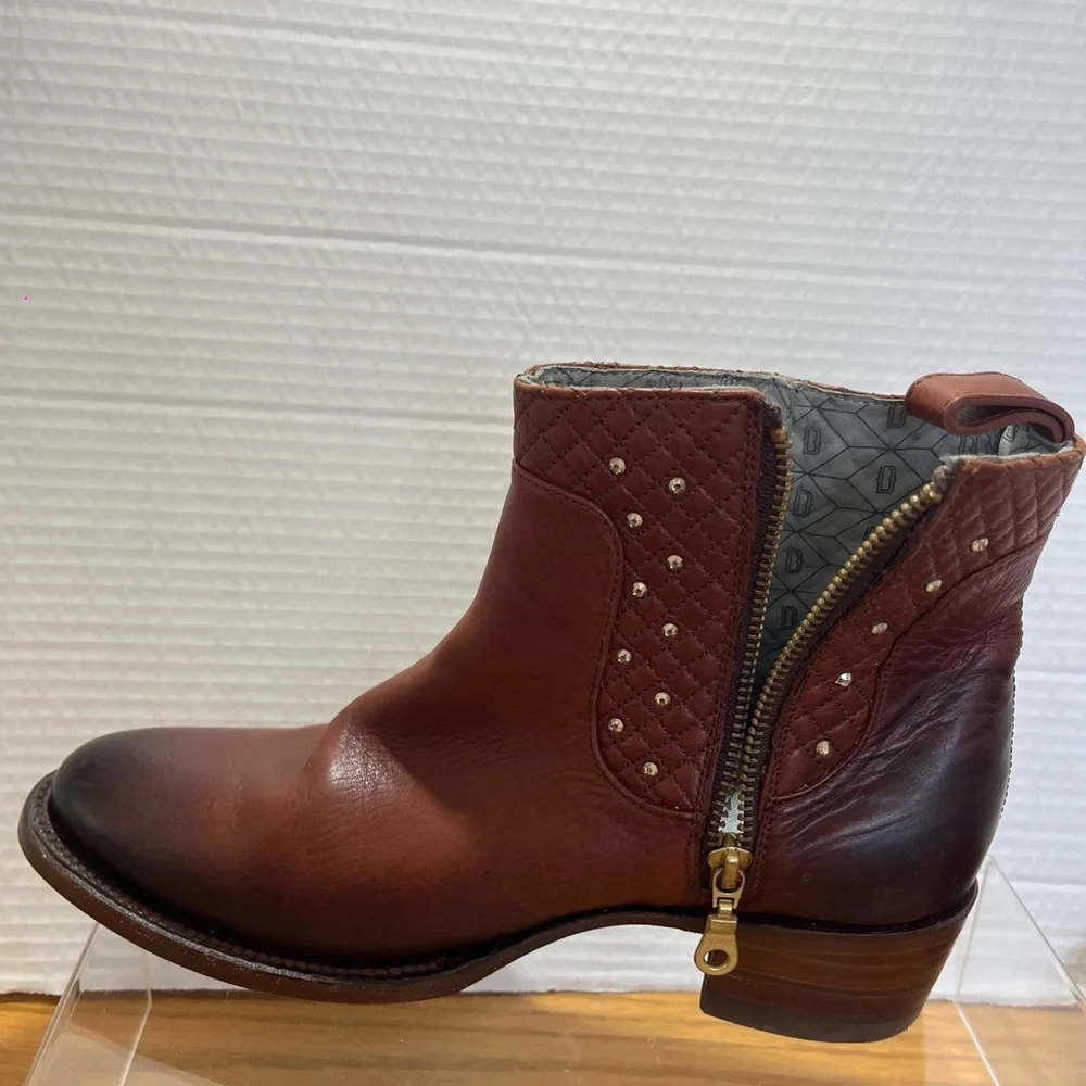 Denver Womens Boots Rodeo‎ size 8.5 With bright details